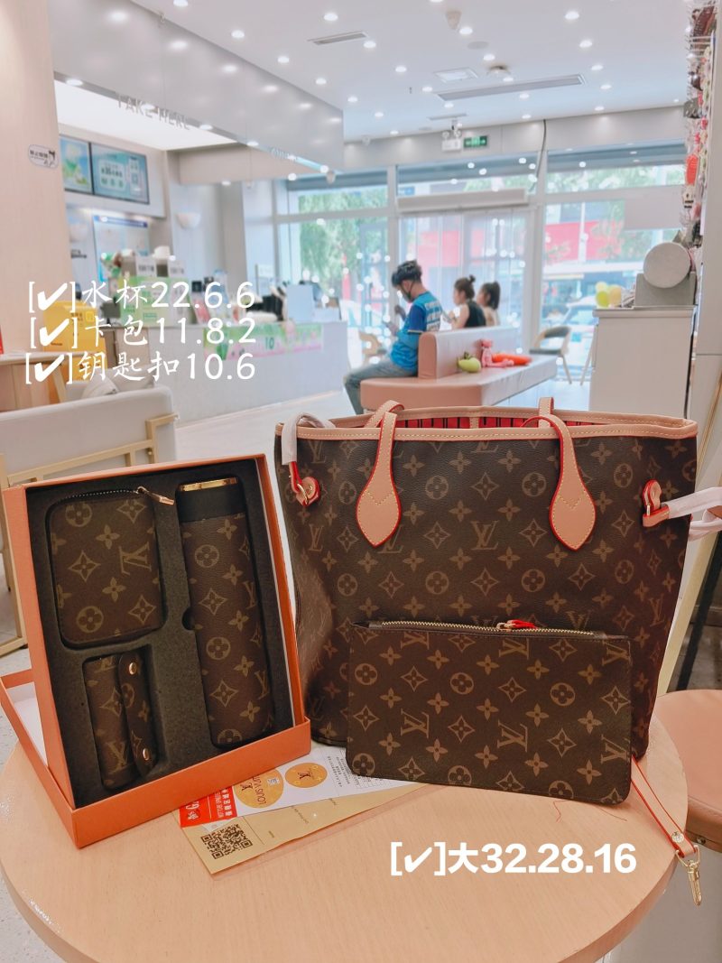 Brand new high-quality three-piece Louis Vuitton shopping bag