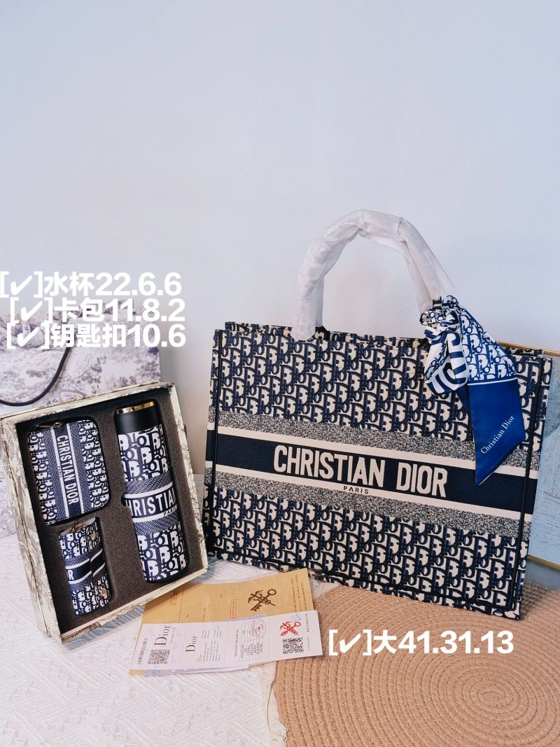 Brand new high-quality three-piece Louis Vuitton shopping bag