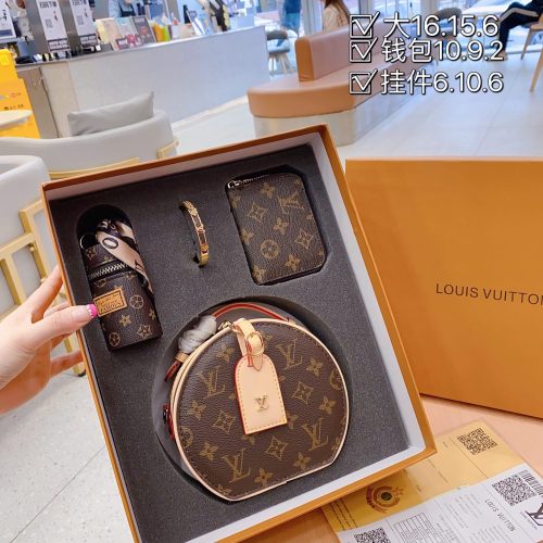 Louis Vuitton round cake bag