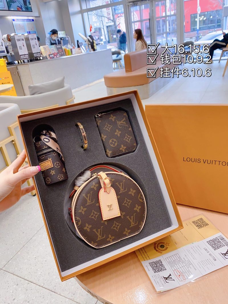 Louis Vuitton round cake bag