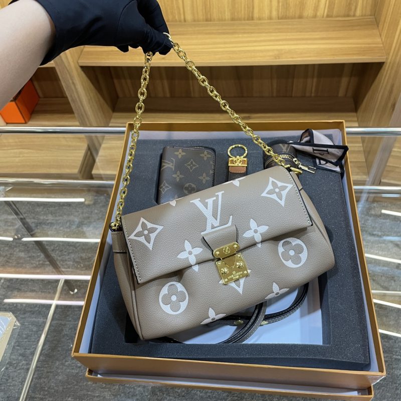 Louis Vuitton chain embossed spray-painted dumpling bag