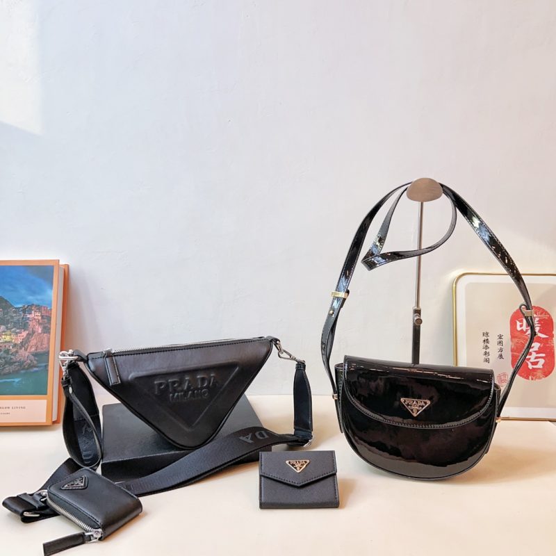 Triangle bag + armpit crossbody bag + card holder