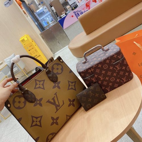 Louis Vuitton Onthego jungle shopping bag