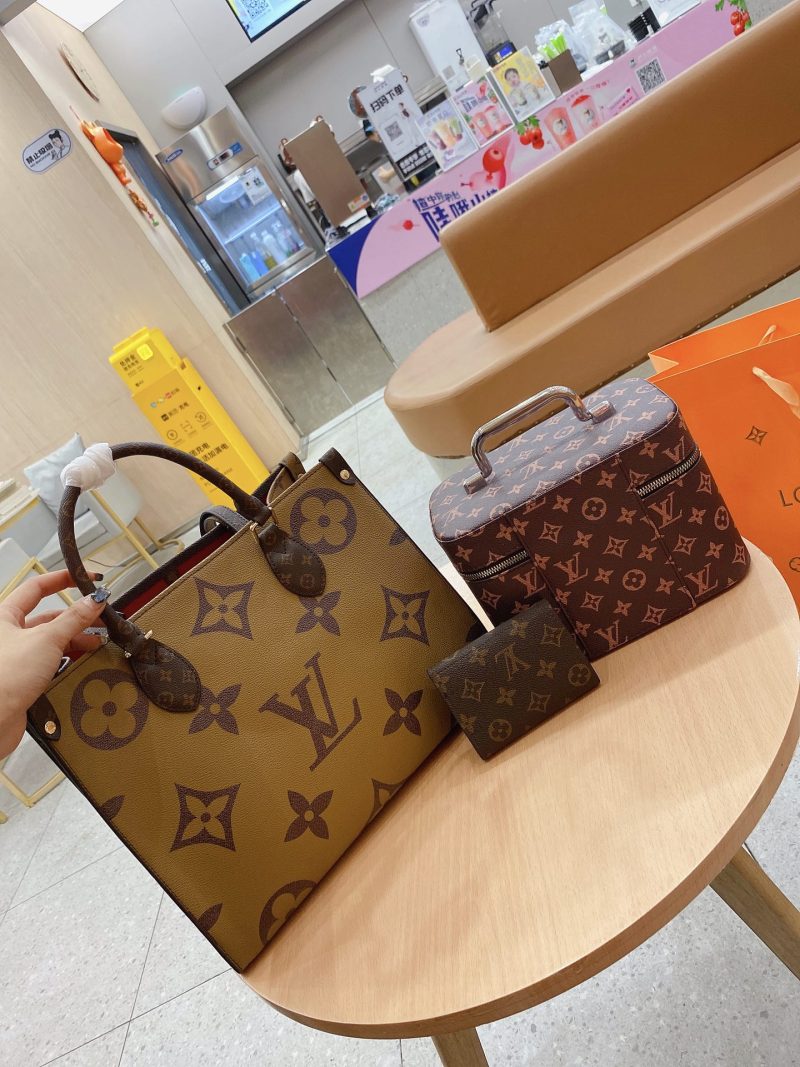 Louis Vuitton Onthego jungle shopping bag